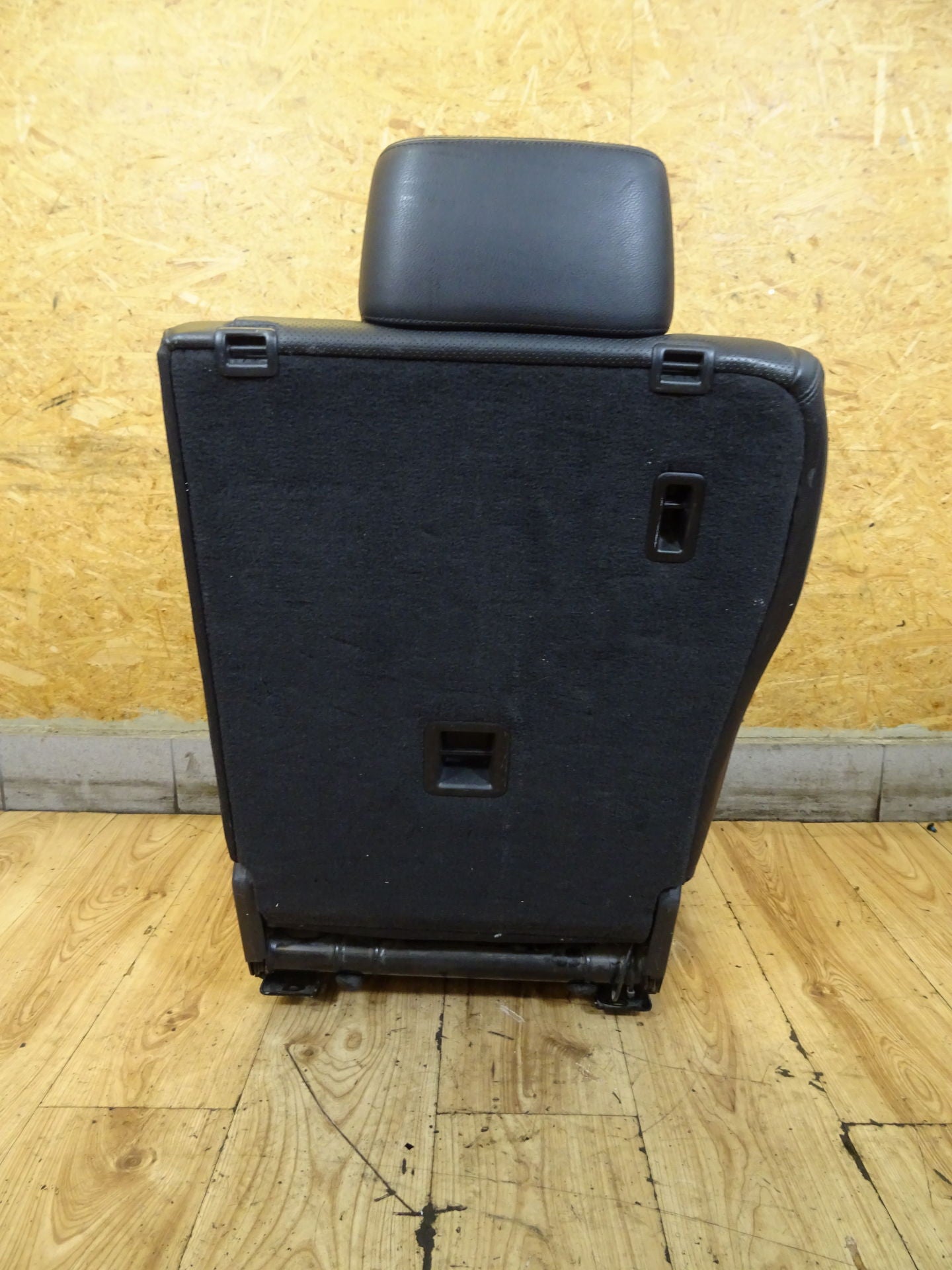 Долна част задна дясна седалка кожа VW Toureg 7P