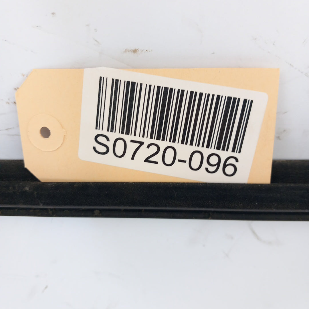 Лайстна стъкло на врата предна лява външна Opel Corsa D 3-врати