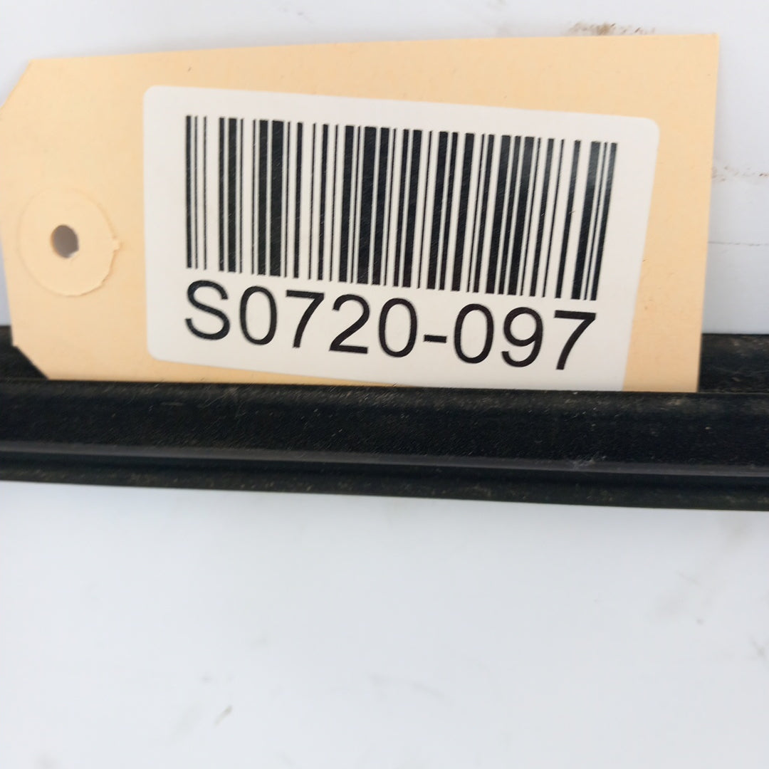 Лайстна стъкло на врата предна дясна външна Opel Corsa D 3-врати