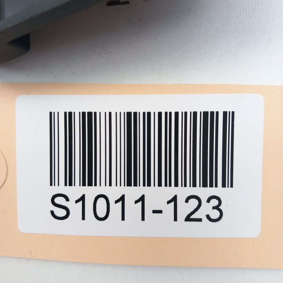 Пластмаса капак външна релса задна дясна седалка черна Opel Meriva B