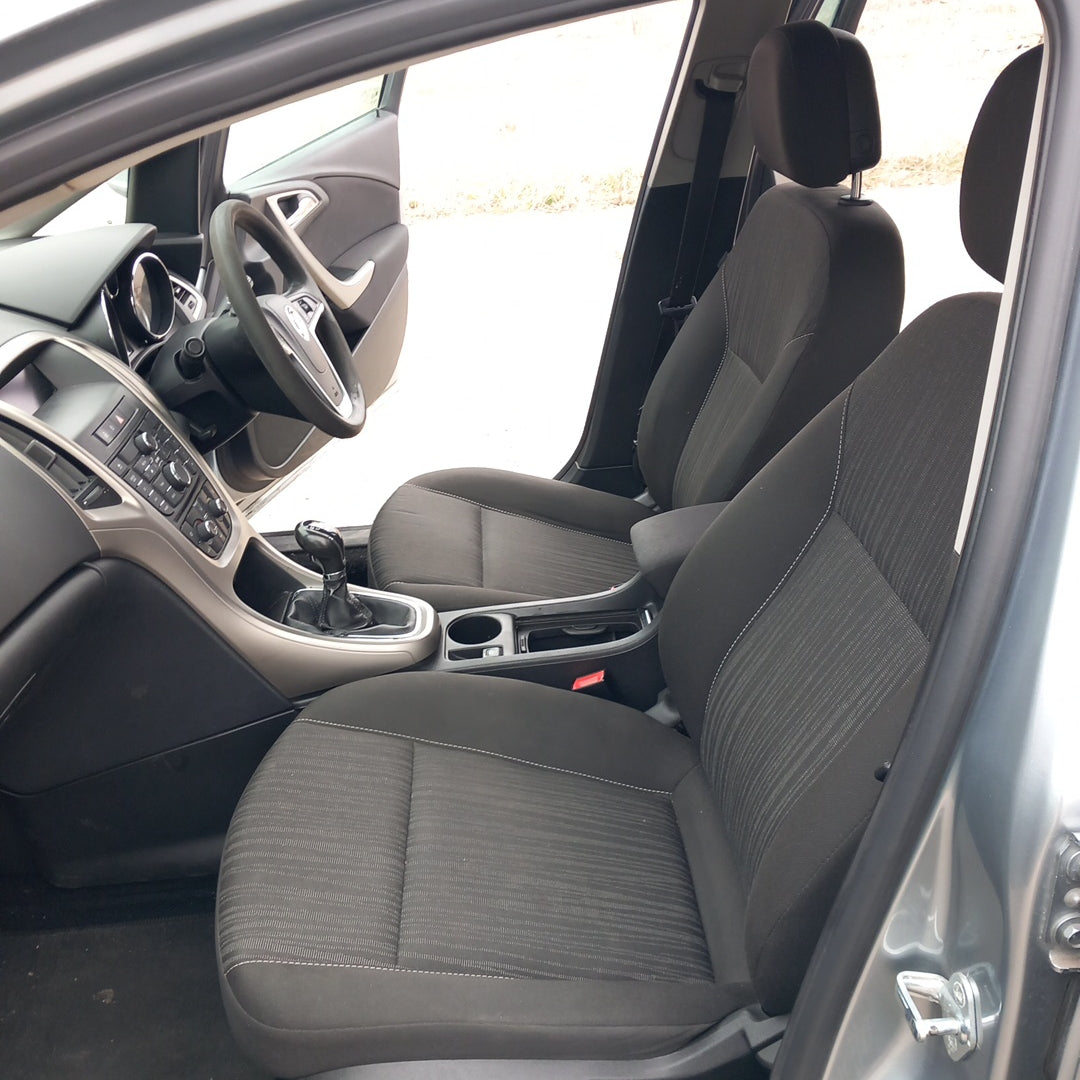 Opel Astra J 5-door 1,3 CDTI A13DTE Silver 2010 снимки / P1013