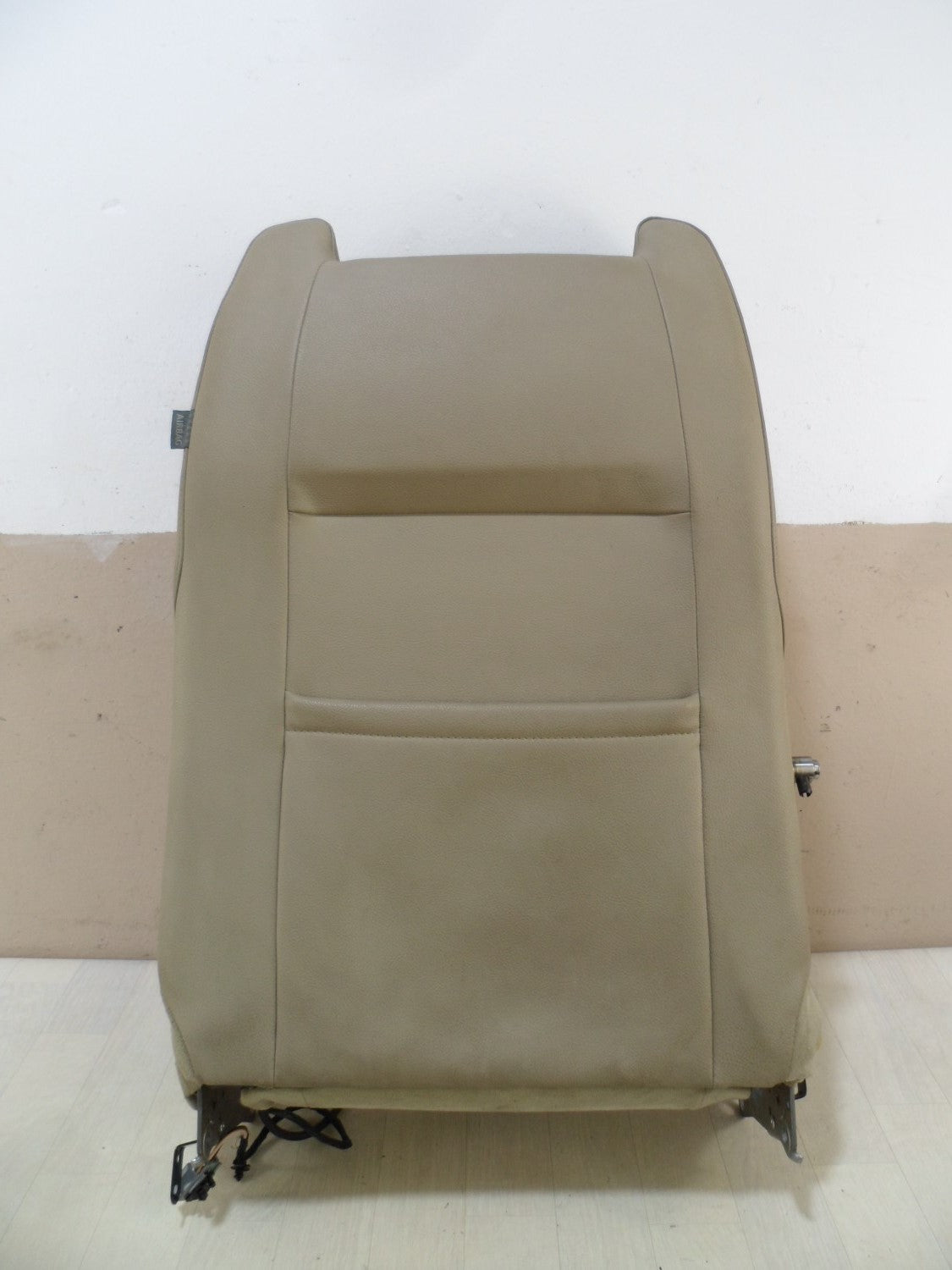 Част кожена седалка облегалка шофьорска седалка бежова предна лява Range Rover Sport L320 LS