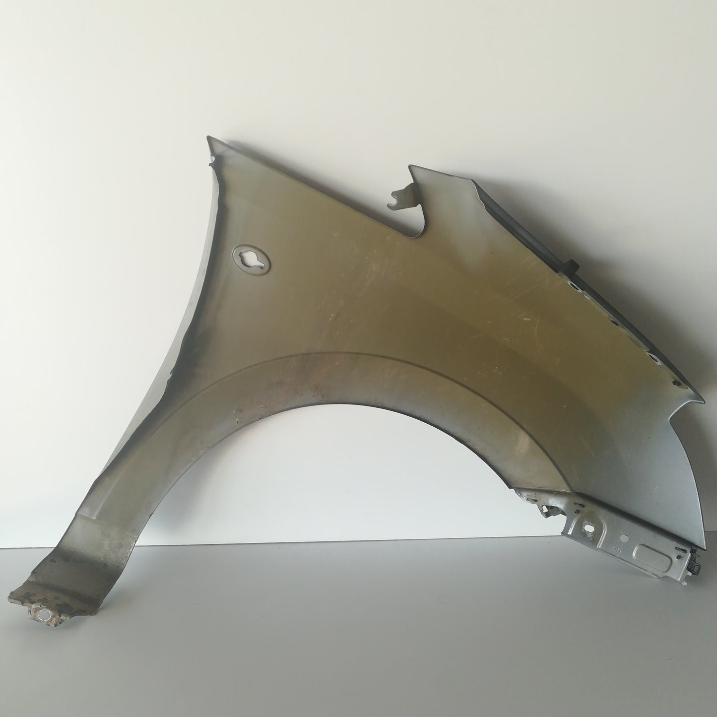 Калник преден ляв сив металик Z163 Opel Meriva A