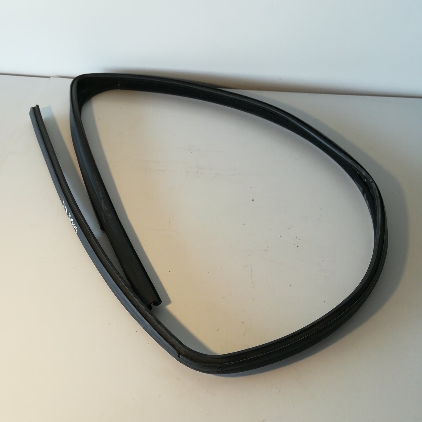 Уплътнение прозорец предна дясна врата Opel Corsa D