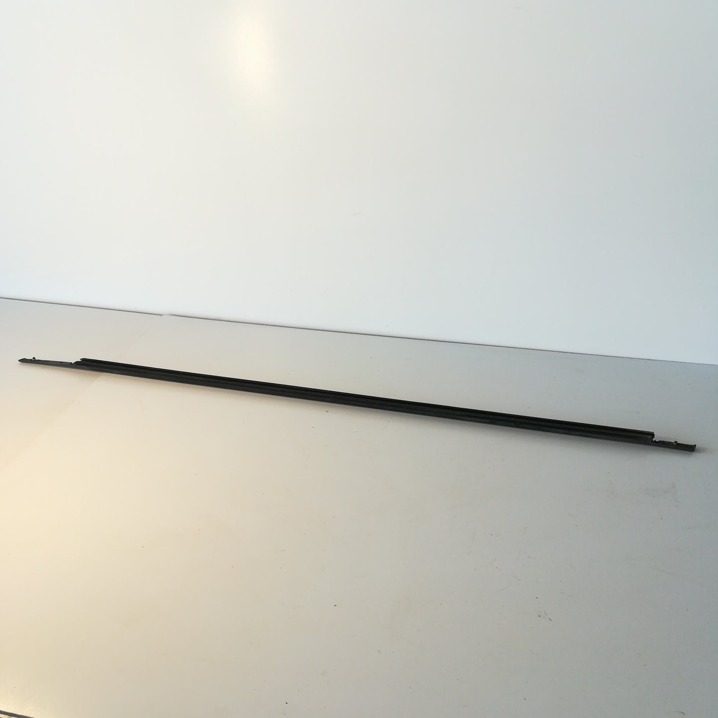 Лайсна прозорец външна предна дясна врата Opel Corsa D