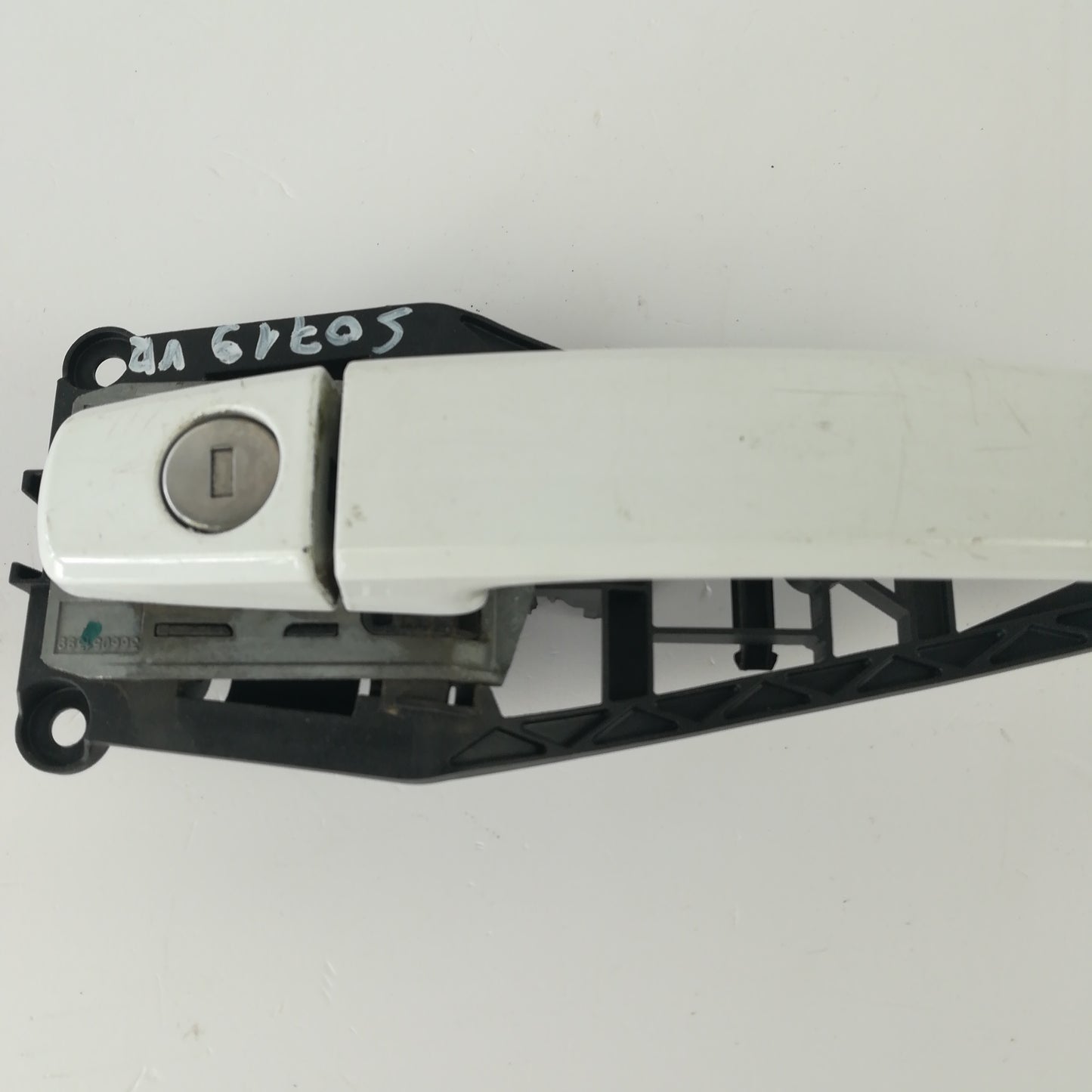 Дръжка дясна предна врата бяла Z474 десен волан Opel Corsa D 3 Врати
