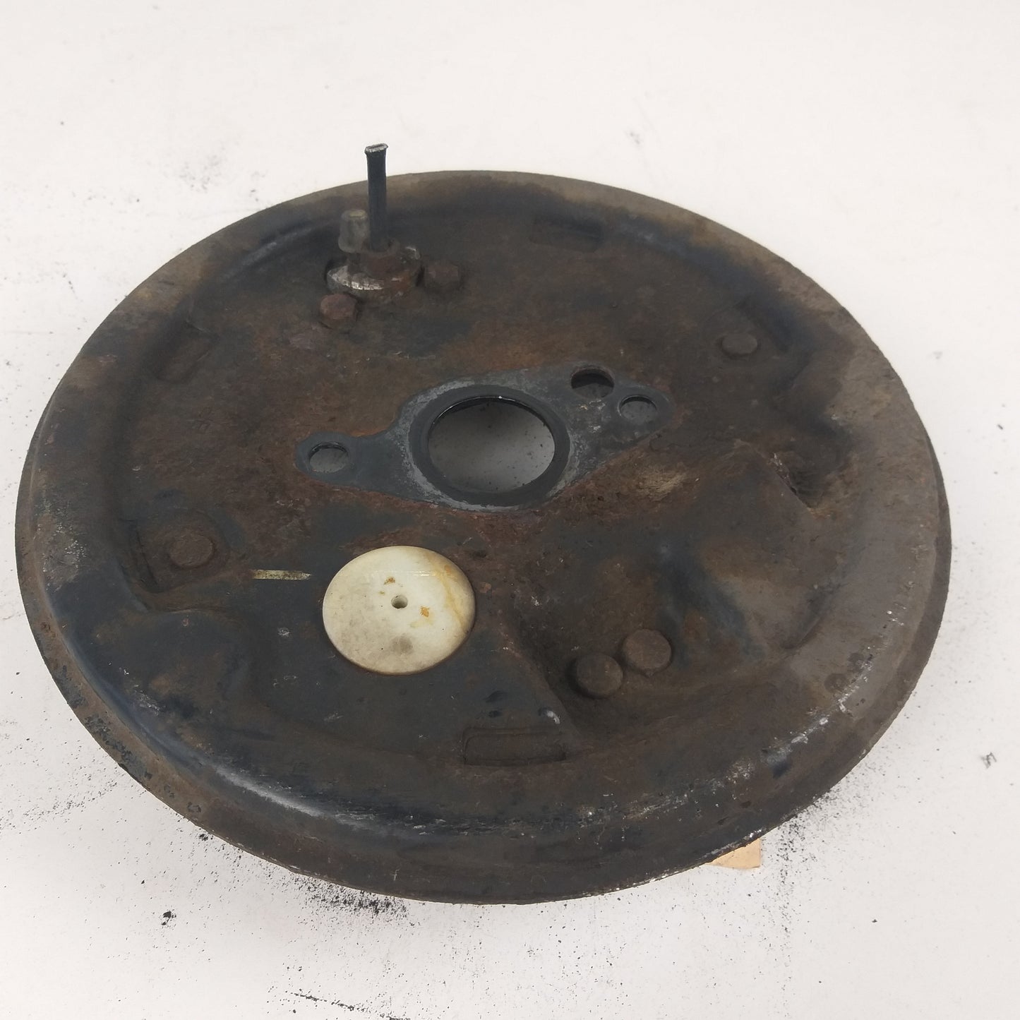 Тарелка задна лява цилиндър спирачни челюсти Opel Corsa D