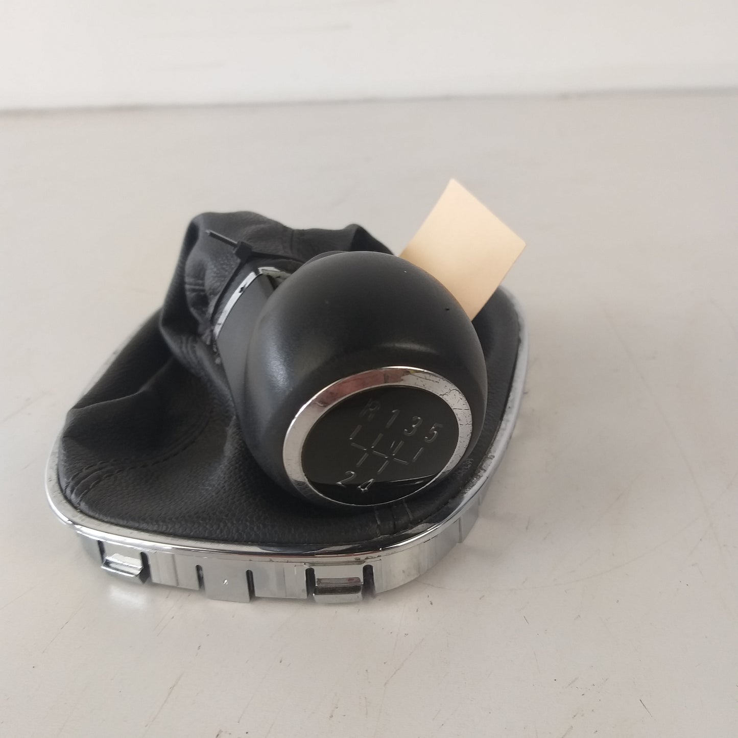 Ръкохватка топка маншон скоростен лост 5 скорости бутон задна Opel Corsa D 1.2