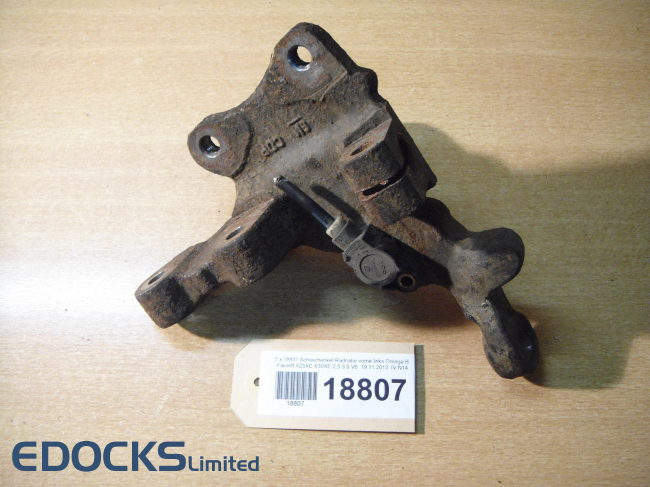Шенкел главина на колелото предна лява Omega B Facelift X25XE X30XE 2,5 3,0 V6 Opel
