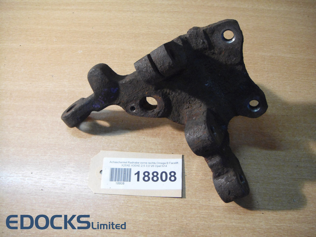 Шенкел главина на колелото предна дясна Omega B Facelift X25XE X30XE 2,5 3,0 V6 Opel