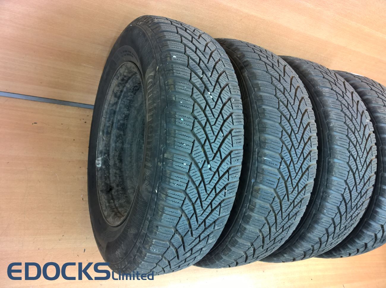 Комплект 4х зимни гуми 14" цола 185/70 R14 88T стоманени джанти ET39 Adam Corsa D Opel