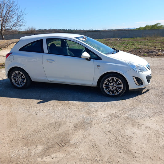 Corsa D 1,4 Facelift бяла 3 врати