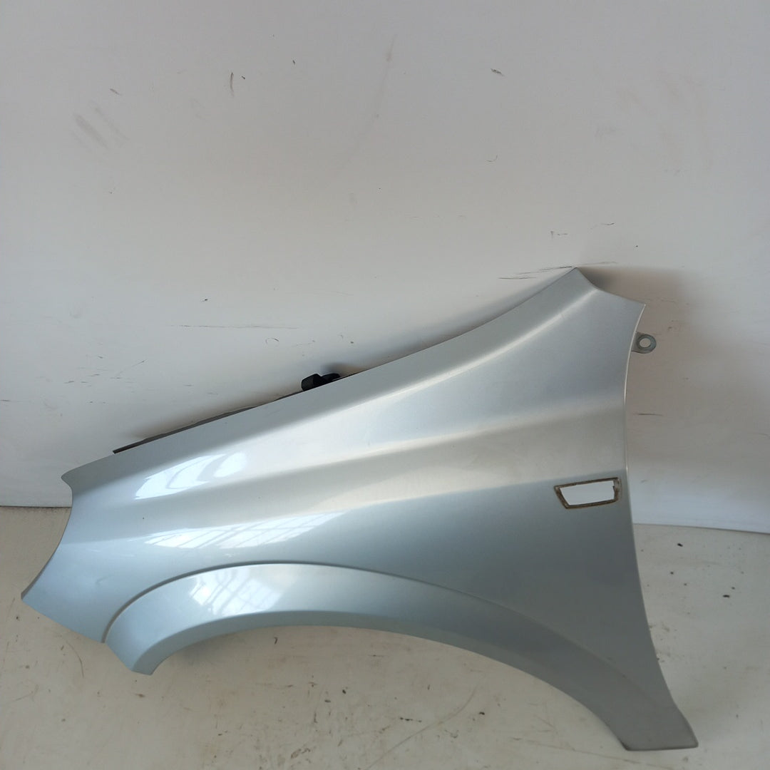 Калник преден ляв Z157 Star Silver Opel Astra H хечбек