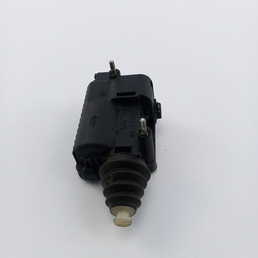 Моторче централно капак резервоар гориво Opel Astra H GTC