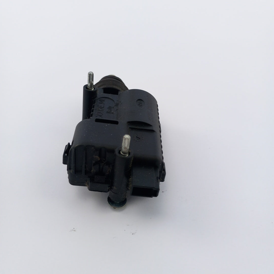 Моторче централно капак резервоар гориво Opel Astra H GTC