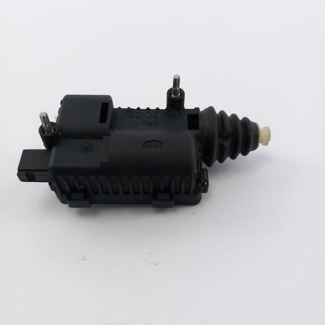 Моторче централно капак резервоар гориво Opel Astra H GTC