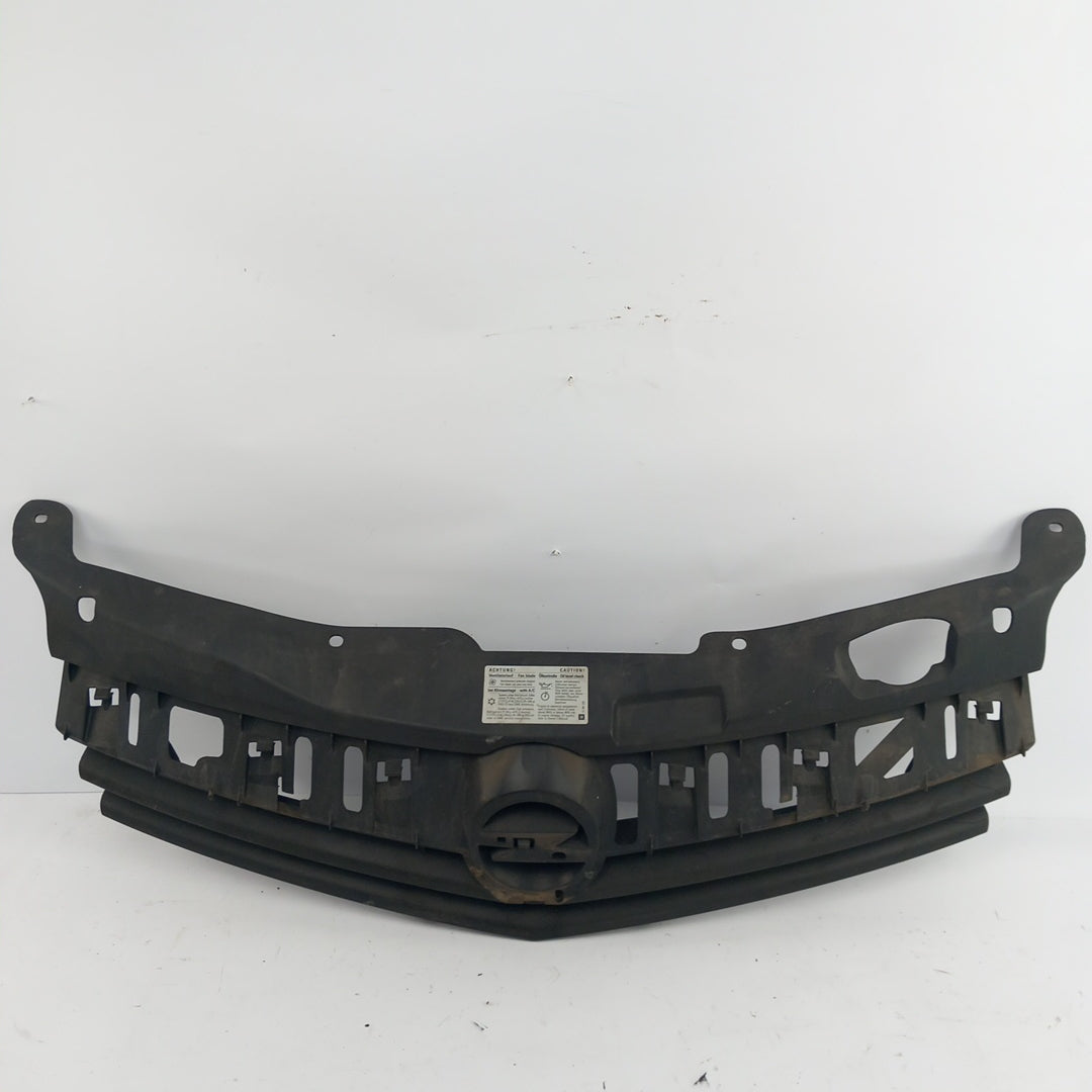 Решетка предна радиатор Opel Astra H 1,8 GTC