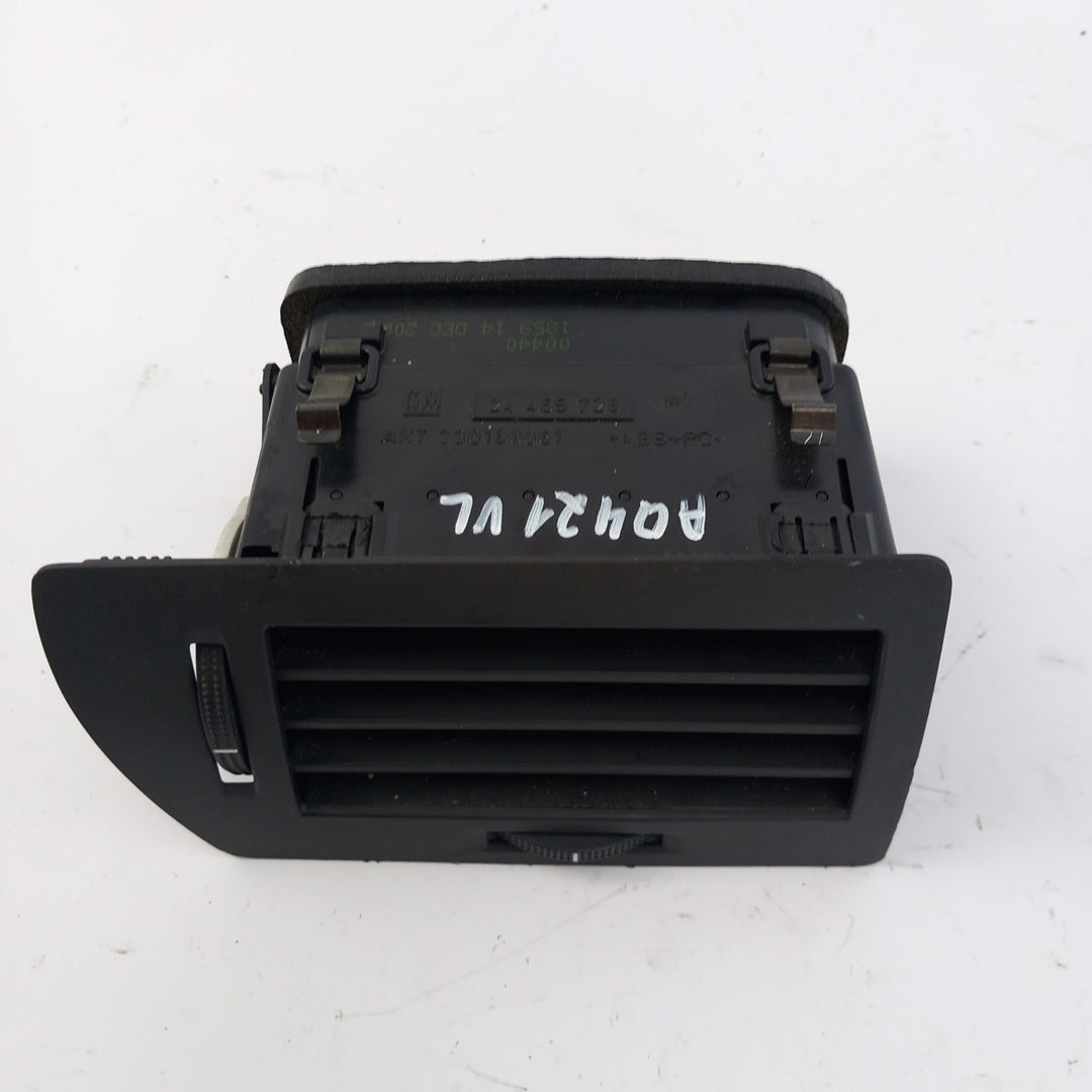 Въздуховод вентилационна решетка табло лява Opel Astra H 1,8 GTC