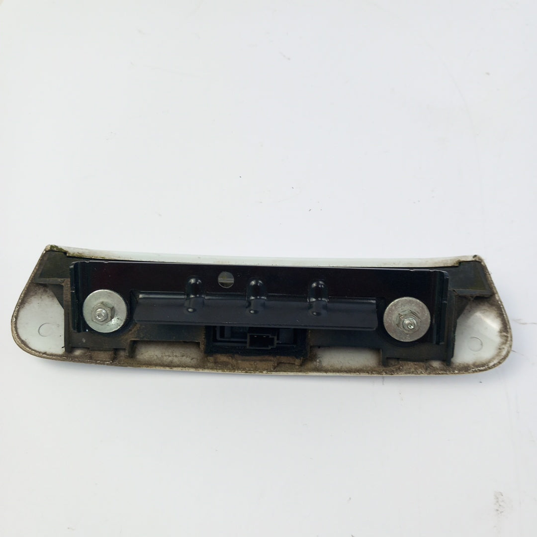 Дръжка бутон отваряне капак багажник Z474 бяло Opel Corsa D