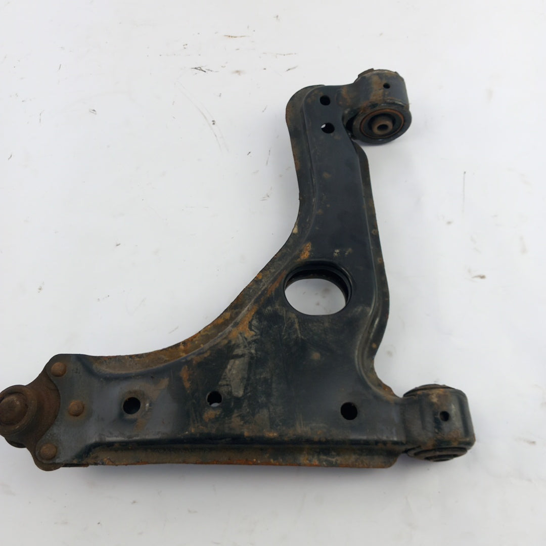 Носач преден ляв Opel Meriva B