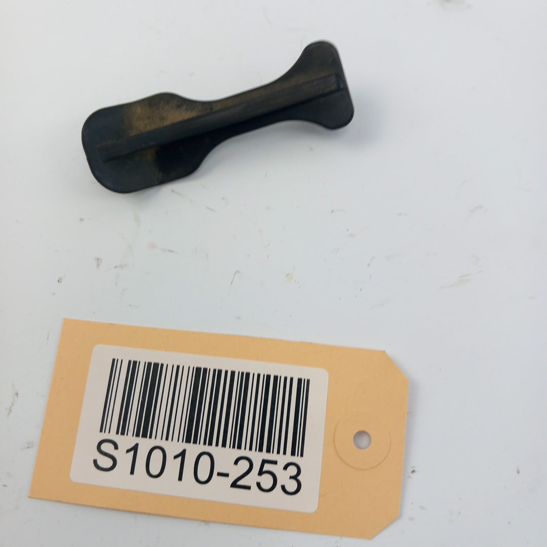 Носач изолиращ панел зад двигателя Opel Meriva B