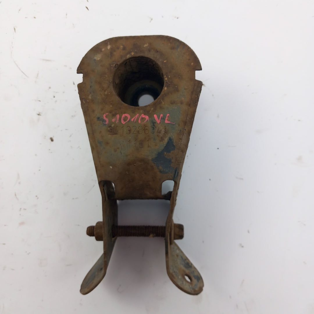 Държач опора предна броня ляв долу Opel Meriva B