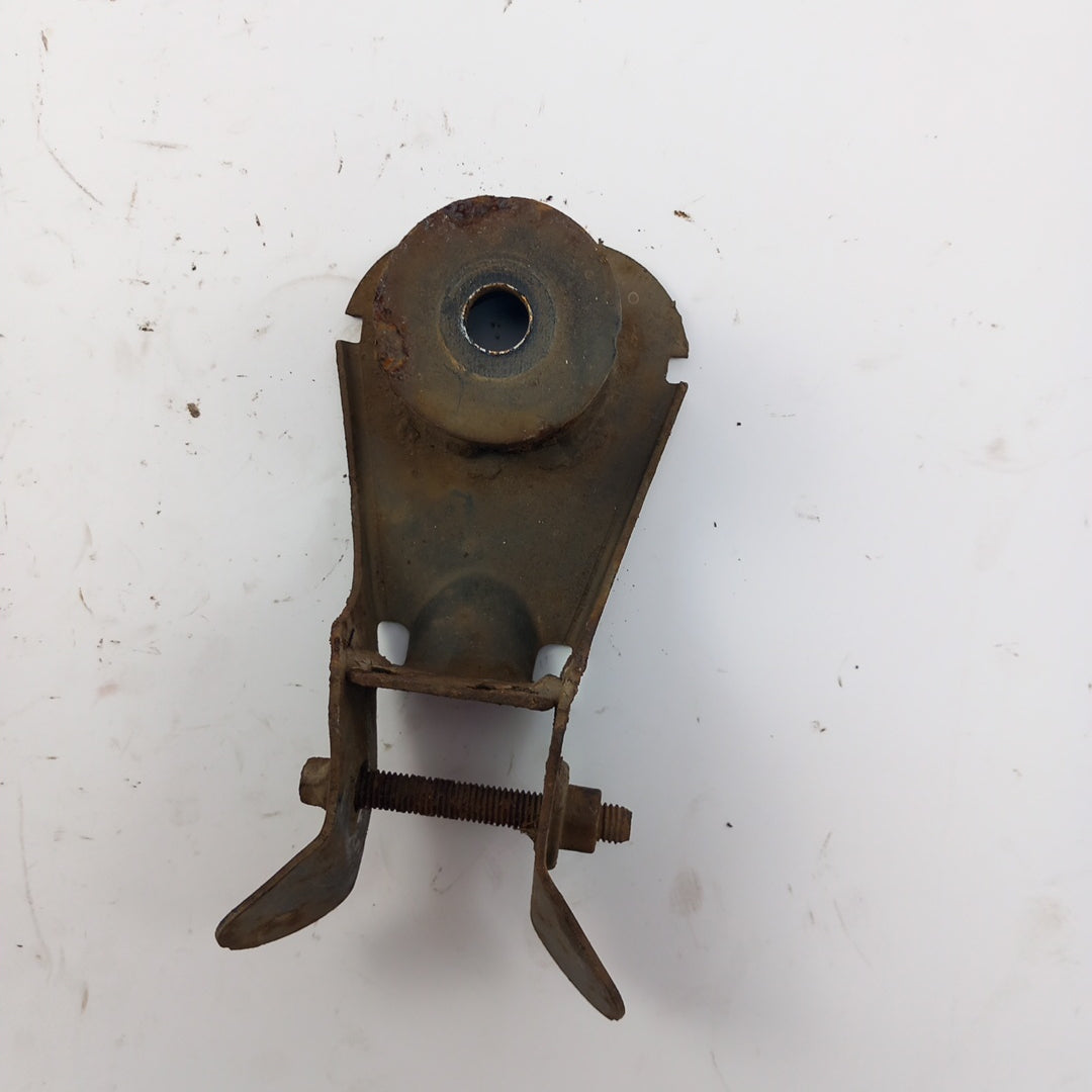 Държач опора предна броня ляв долу Opel Meriva B