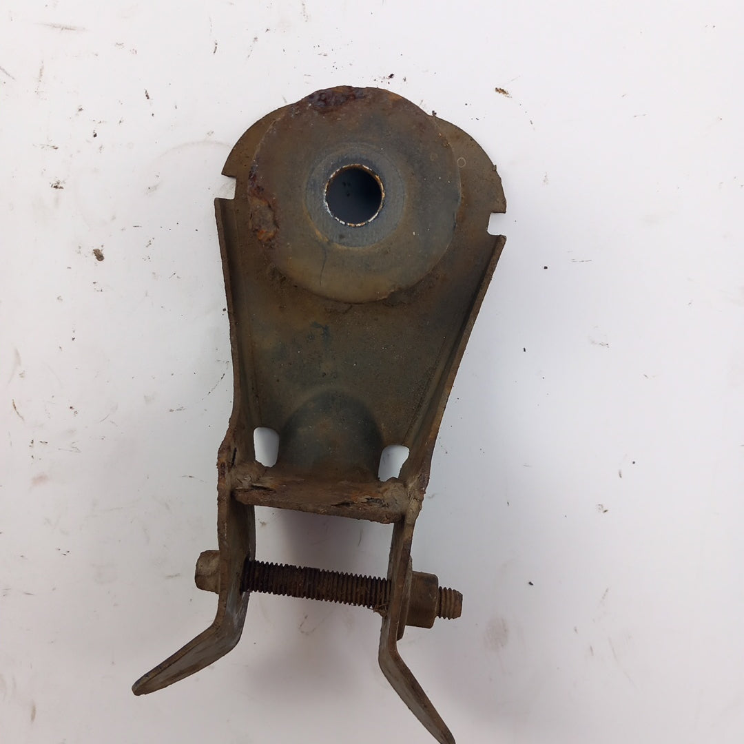 Държач опора предна броня ляв долу Opel Meriva B