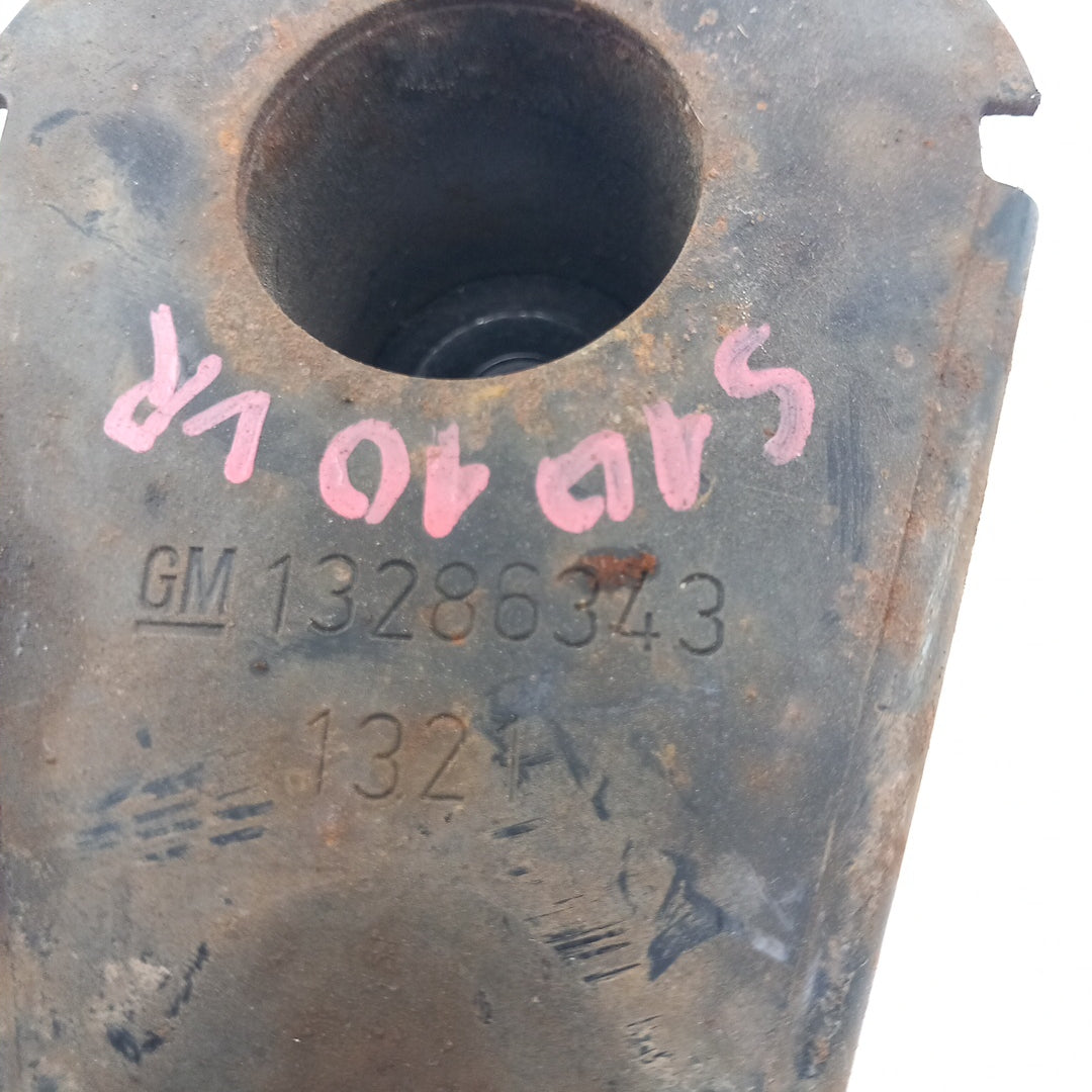 Държач опора предна броня десен долу Opel Meriva B