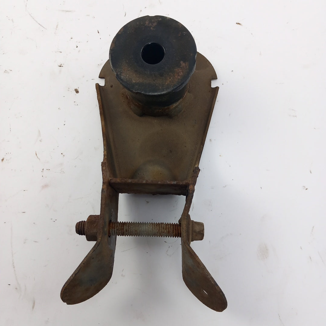 Държач опора предна броня десен долу Opel Meriva B