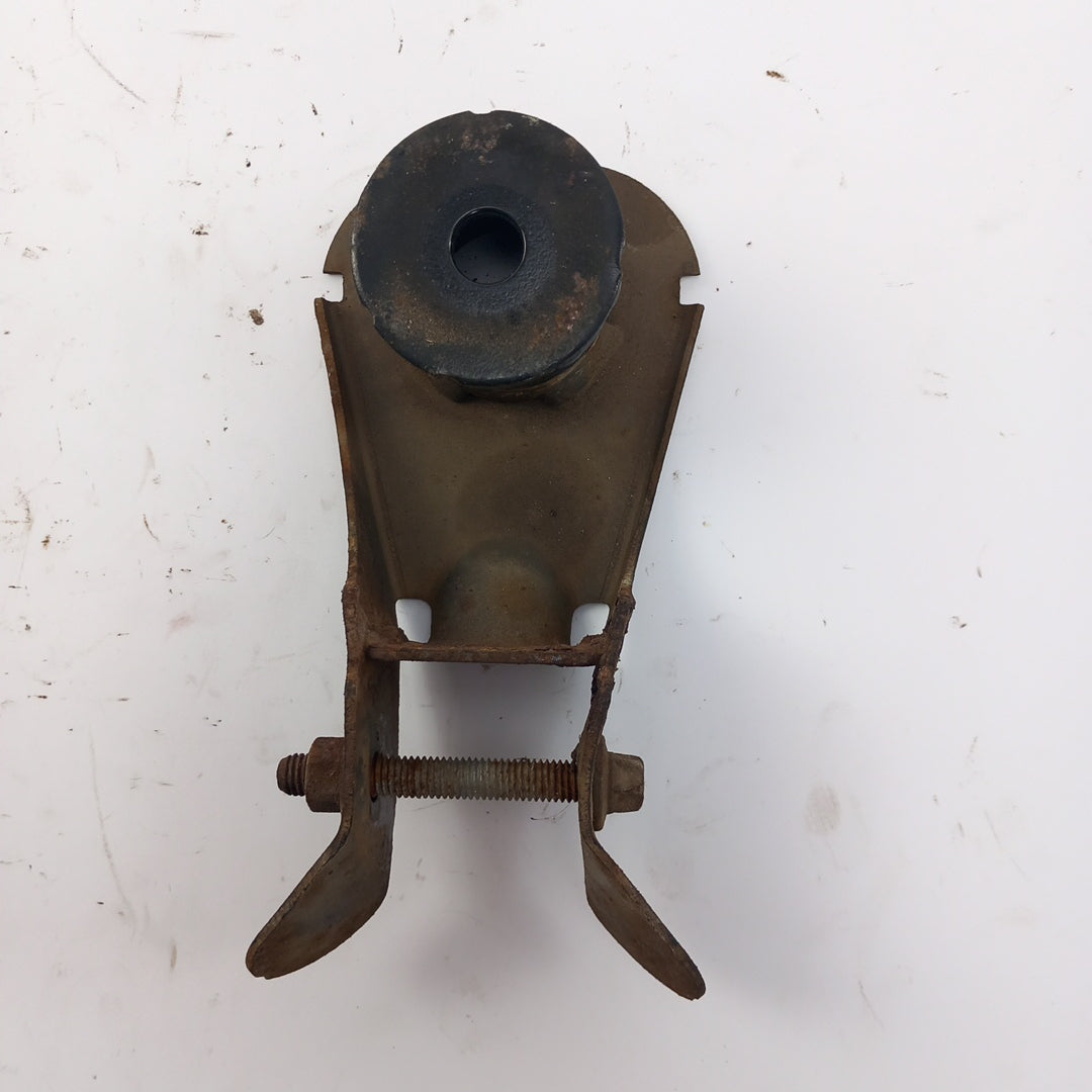 Държач опора предна броня десен долу Opel Meriva B