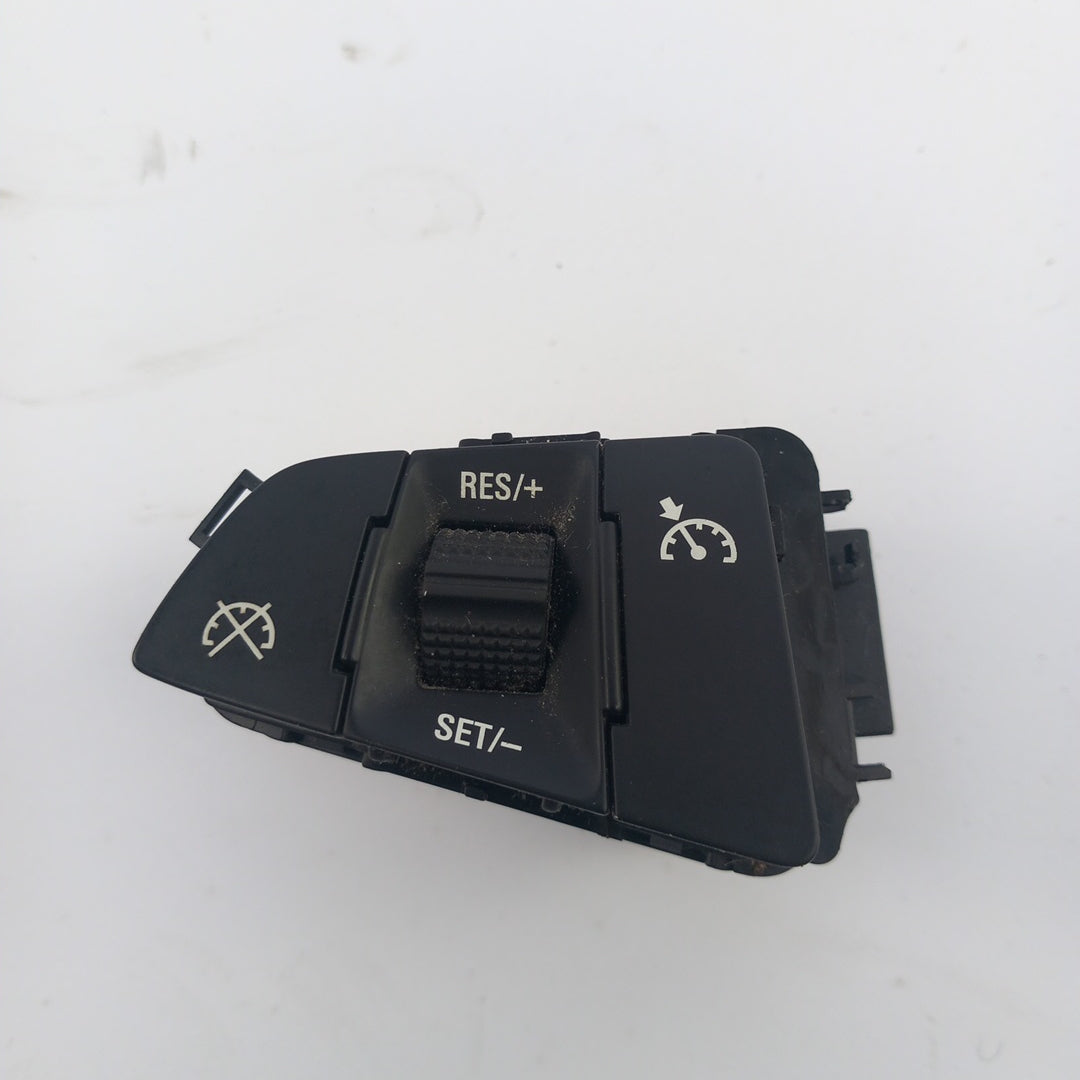 Бутон мултифункцонален волан ляв Черен темпомат Opel Meriva B