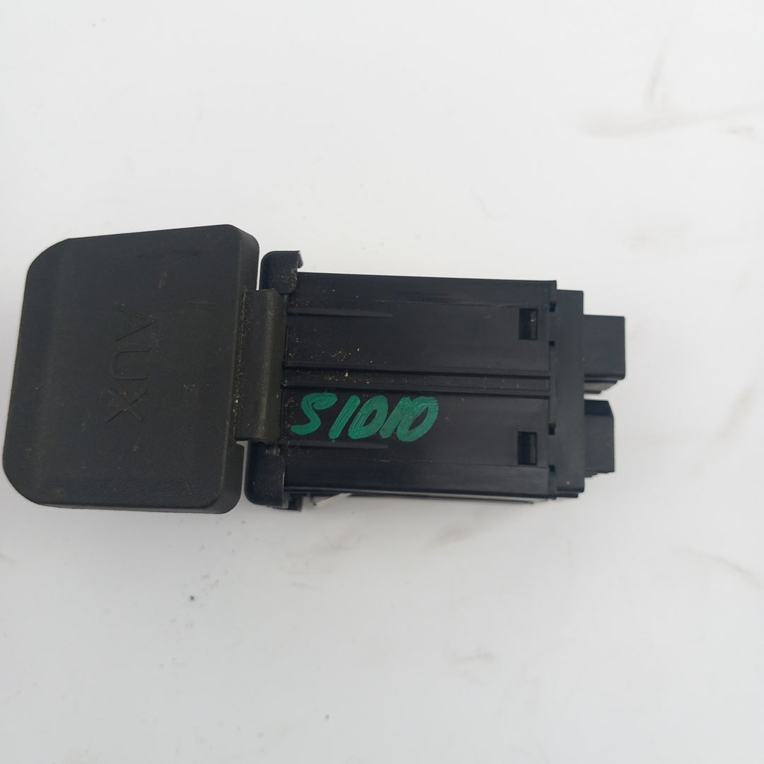 USB и AUX букса Opel Meriva B