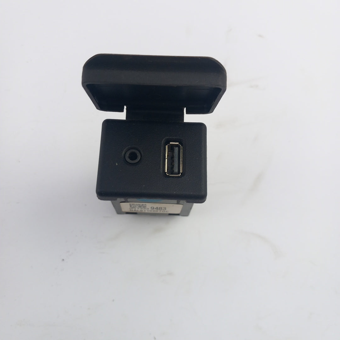 USB и AUX букса Opel Meriva B