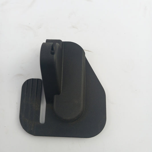 Пластмаса капак лява панта задна средна седалка черно Opel Meriva B