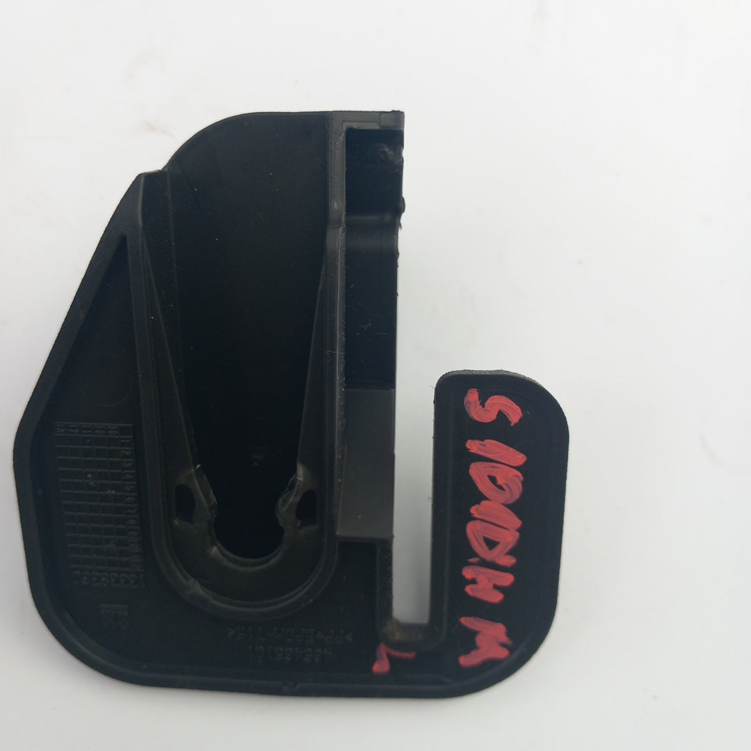 Пластмаса капак лява панта задна средна седалка черно Opel Meriva B