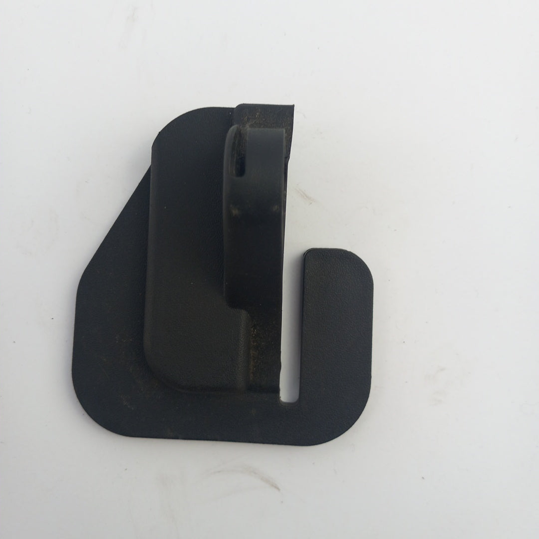 Пластмаса капак дясна панта задна средна седалка черно Opel Meriva B