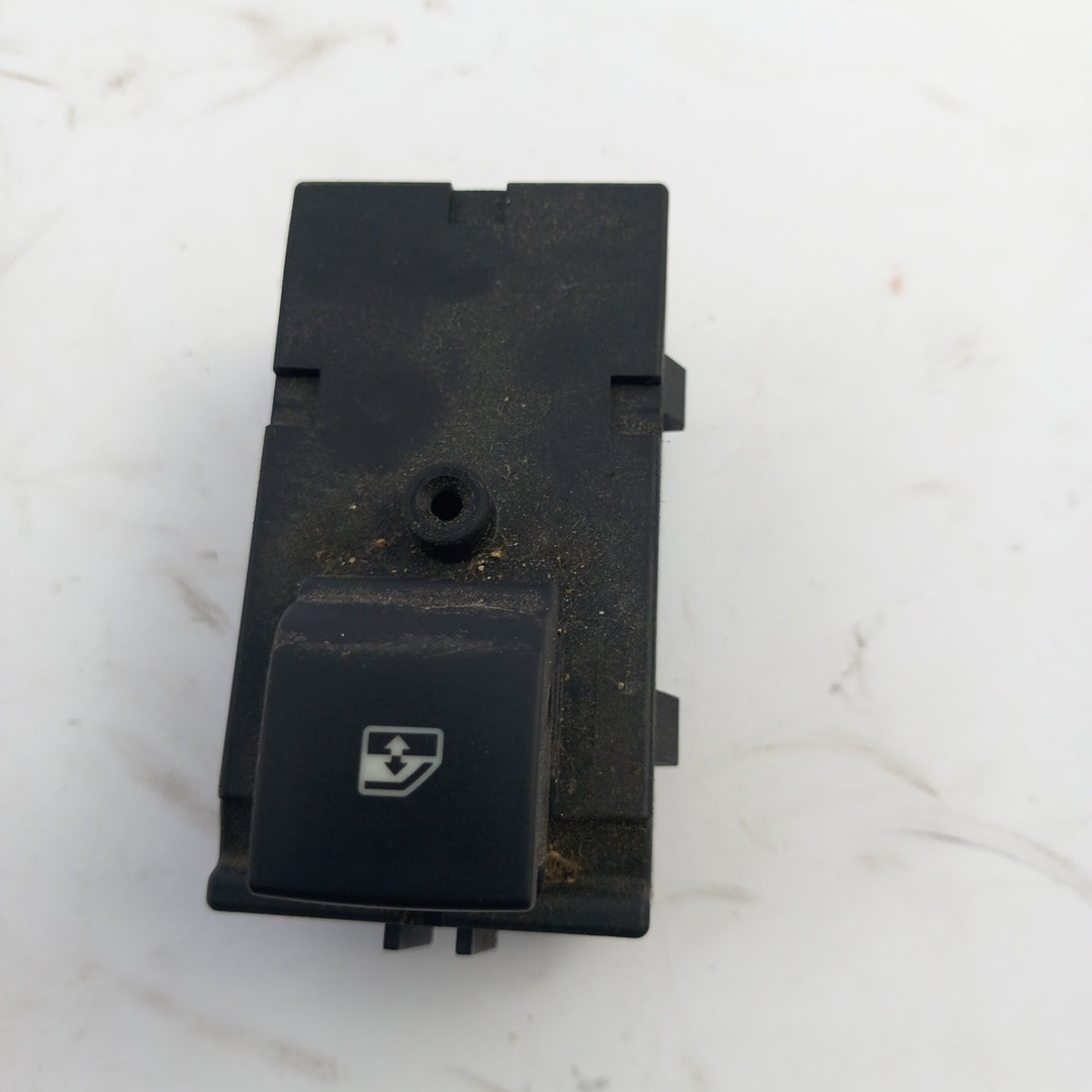 Бутон ел. стъкла задна врата лява / дясна черно HX Opel Meriva B