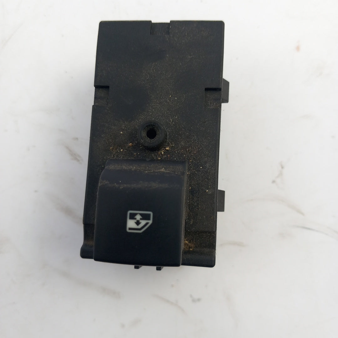 Бутон ел. стъкла задна врата лява / дясна черно HX Opel Meriva B