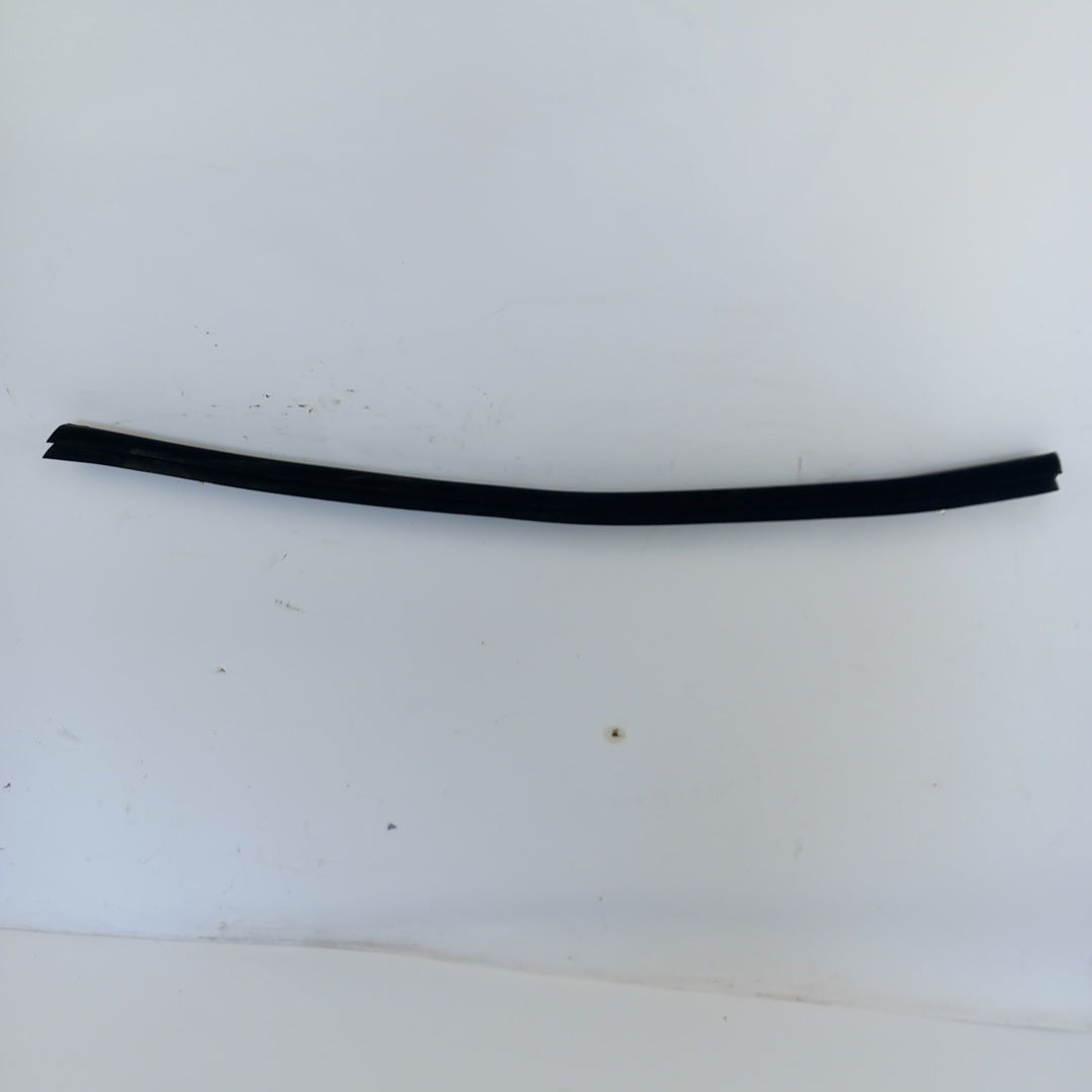 Лайстна стъкло на врата предна лява вътрешна Opel Meriva B