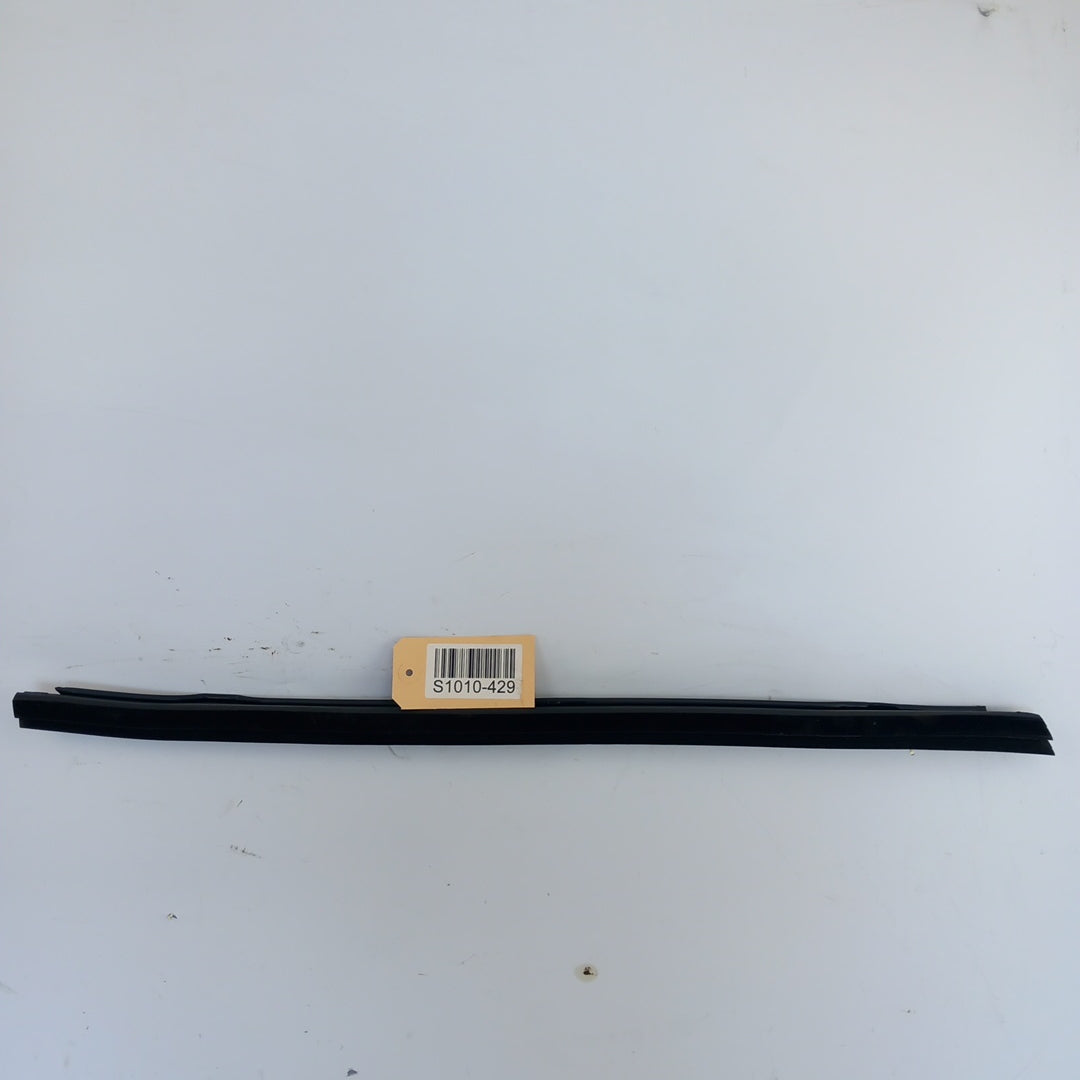 Лайстна стъкло на врата предна дясна вътрешна Opel Meriva B