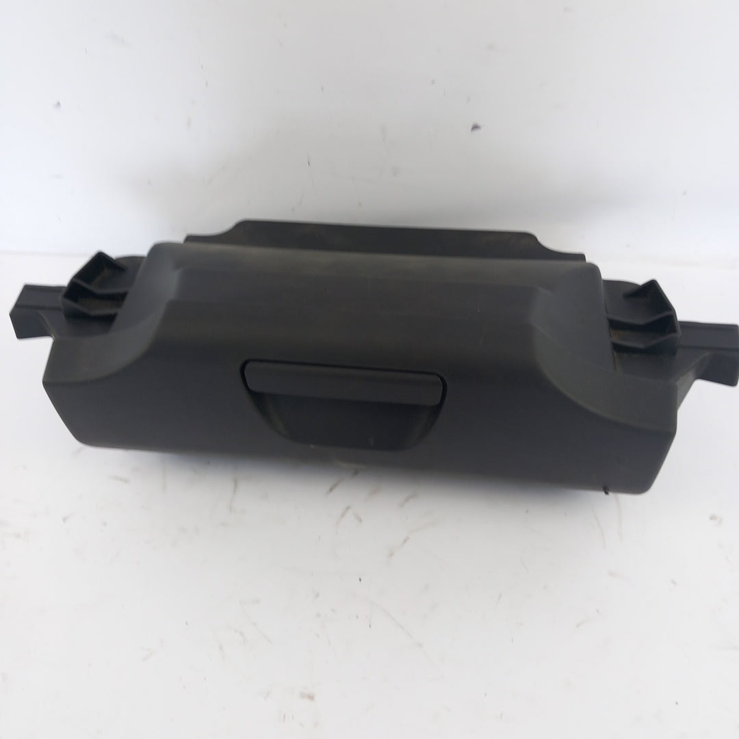 Кутия предна седалка отдолу черно чекмеджета на седалката BF7 BF8 Opel Meriva B