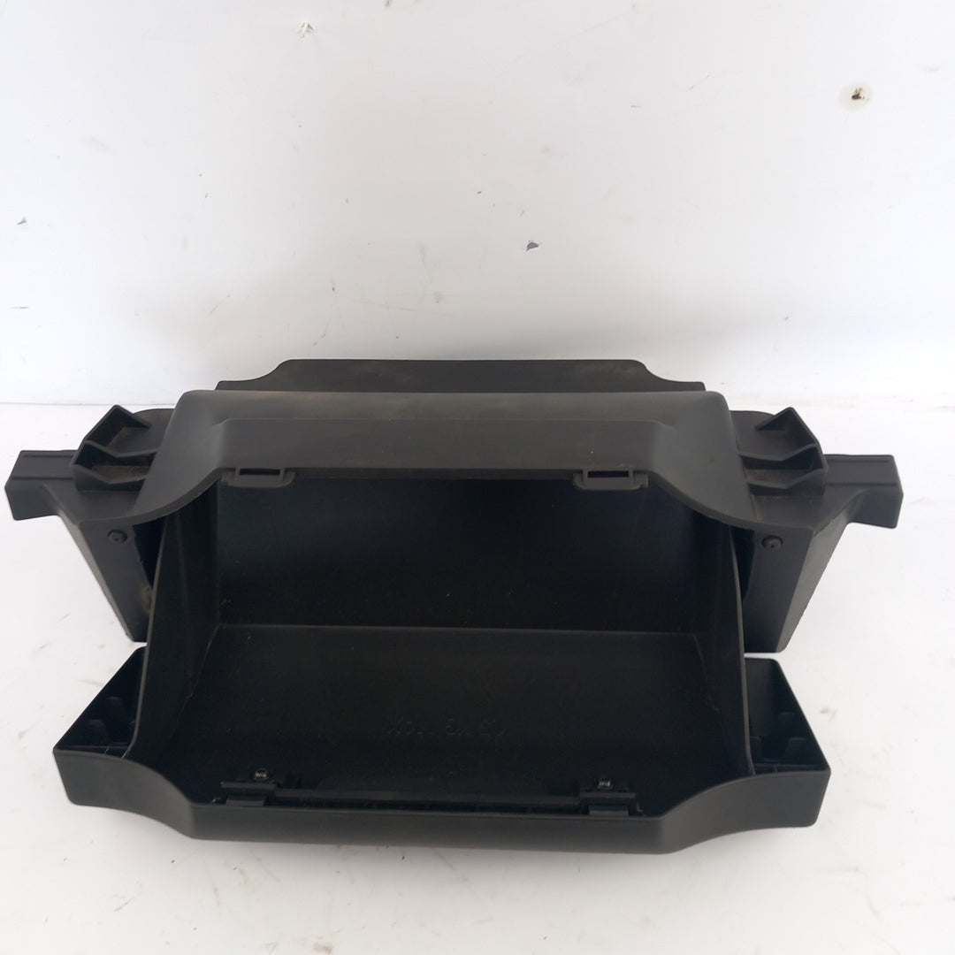 Кутия предна седалка отдолу черно чекмеджета на седалката BF7 BF8 Opel Meriva B