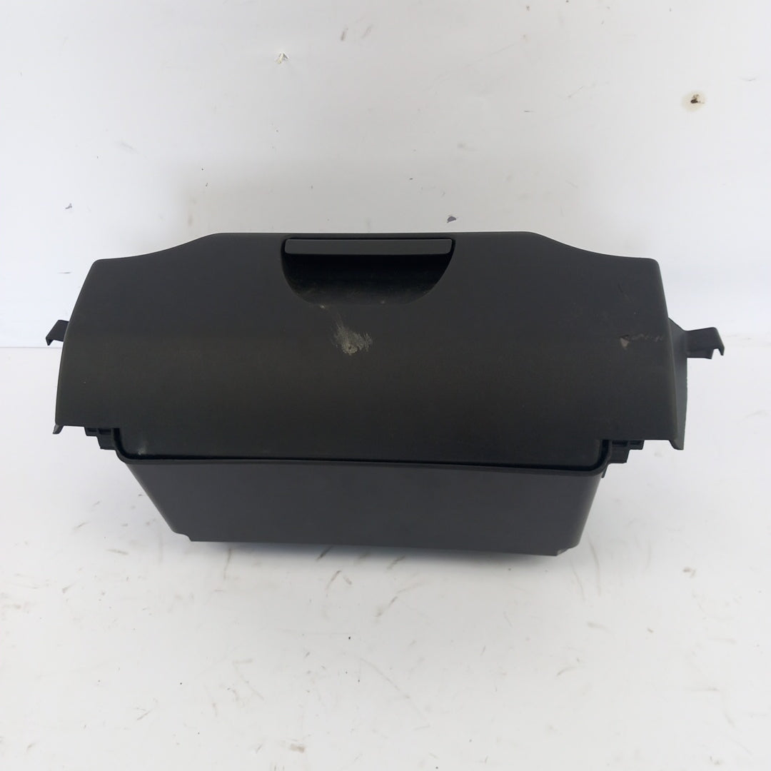Кутия предна седалка отдолу черно чекмеджета на седалката BF7 BF8 Opel Meriva B