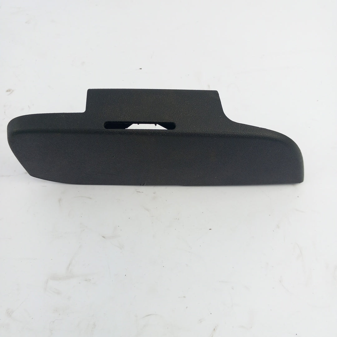 Пластмаса капак ляв задна средна седалка черно Opel Meriva B