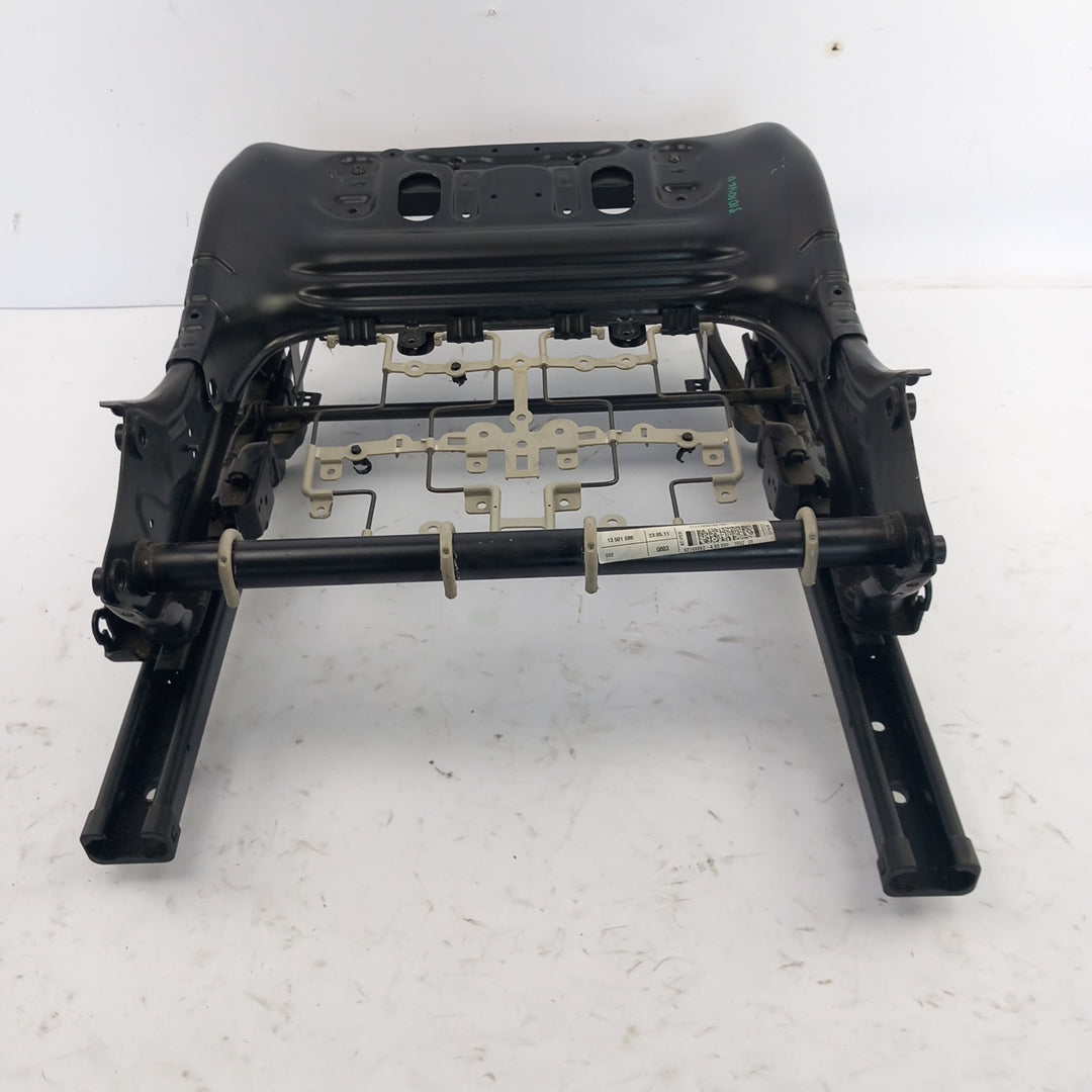 Конзола седалка предна лява RHD Opel Meriva B