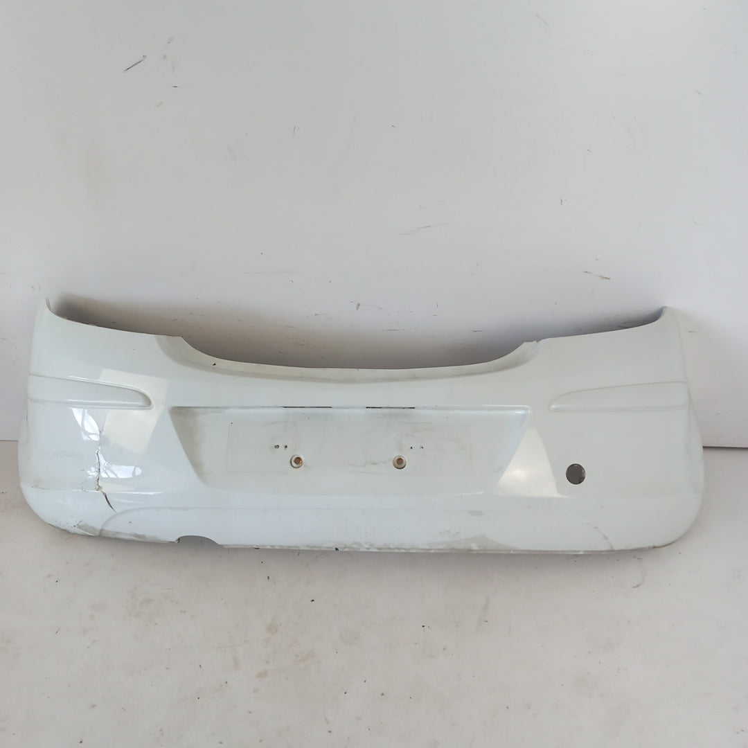 Задна броня дефектна бяла Z474 бяло Defekt! Opel Corsa D 3 врати