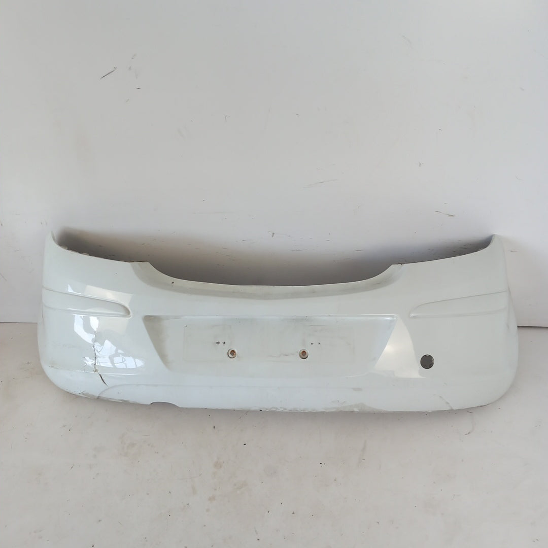 Задна броня дефектна бяла Z474 бяло Defekt! Opel Corsa D 3 врати