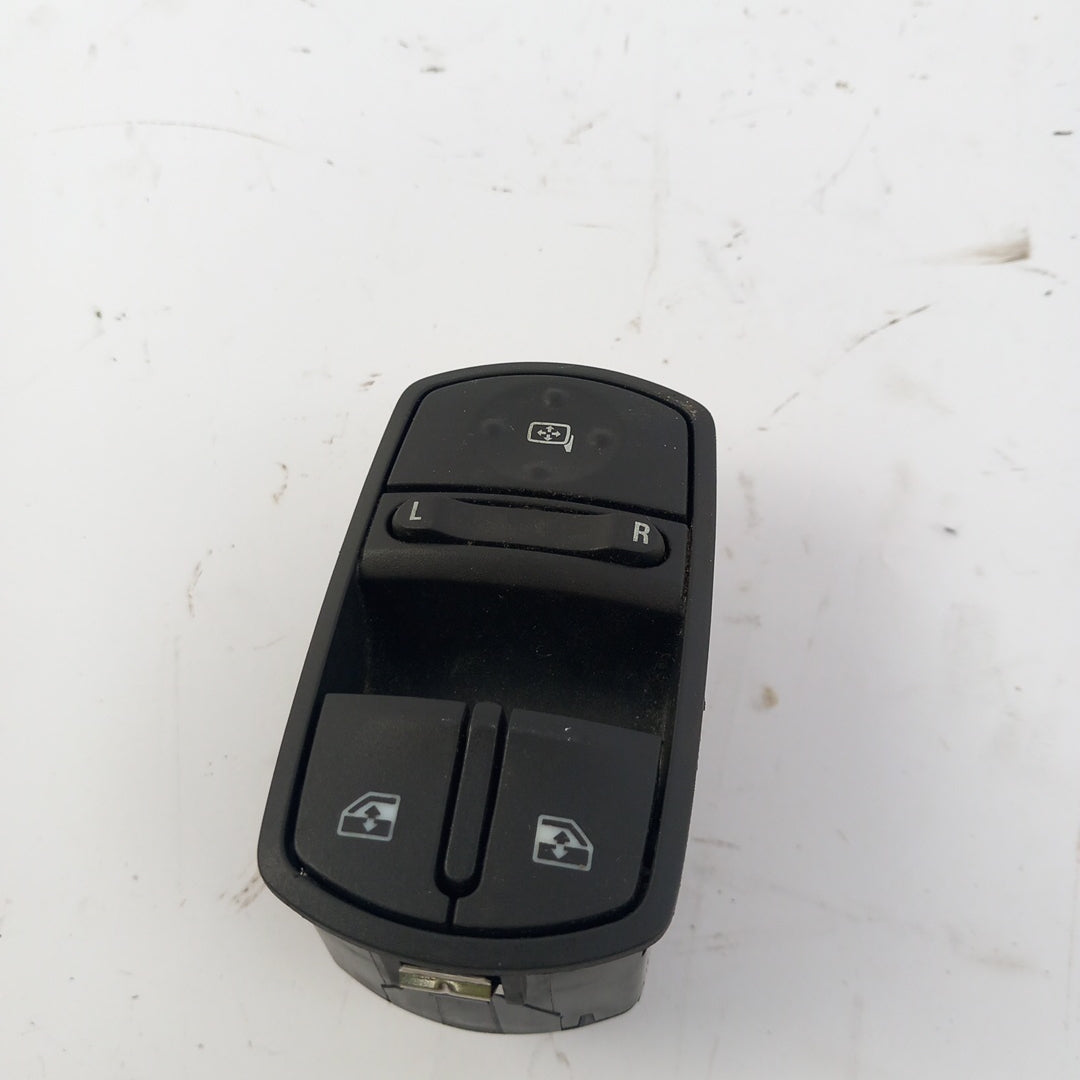 Бутони ел. стъкла и огледала Fahrer Opel Corsa D
