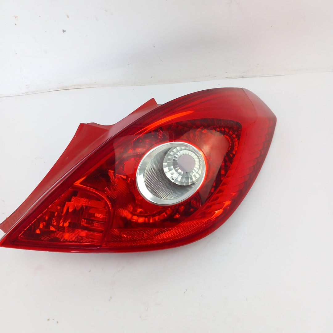 Заден десен стоп RHD Opel Corsa D 3 врати